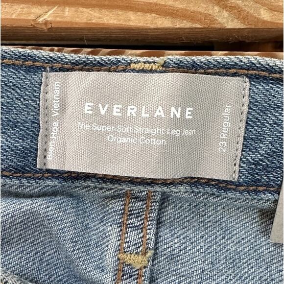NWT Everlane Relaxed Straight Leg Jeans Size 23 Women’s Blue Super Soft - Picture 4 of 10